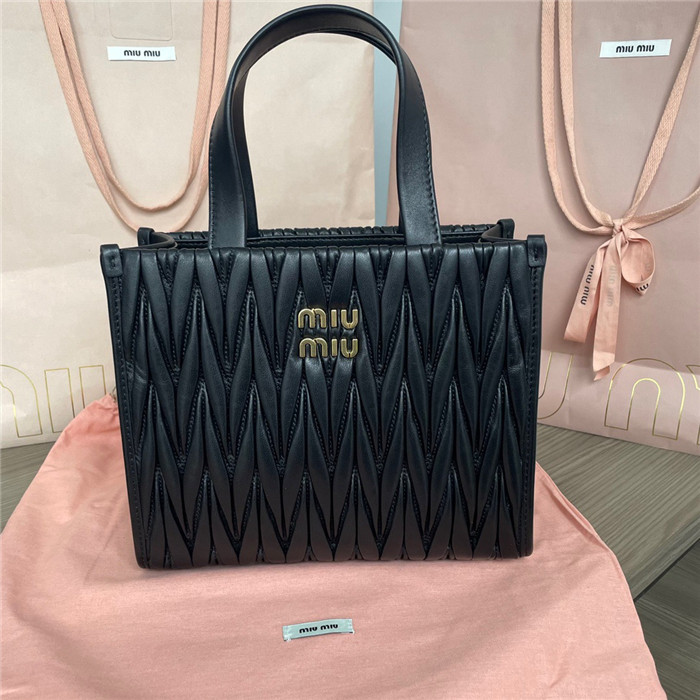 Miumiu   미우미우 마테라쎄 나파 가죽 토트백 5BG263