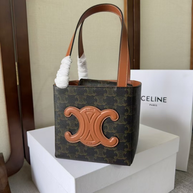 CELINE 셀린느 퀴르 트리오페 큐브백