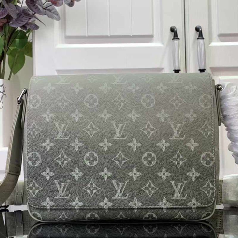 LOUIS VUITTON 루이비통 디스트릭트 메신저백