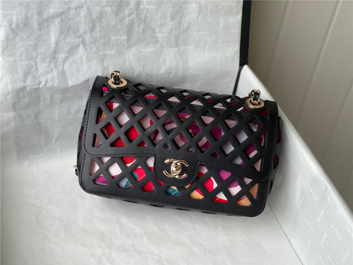 CHANEL 샤넬 카프스킨 플랩백 메탈 AS2370