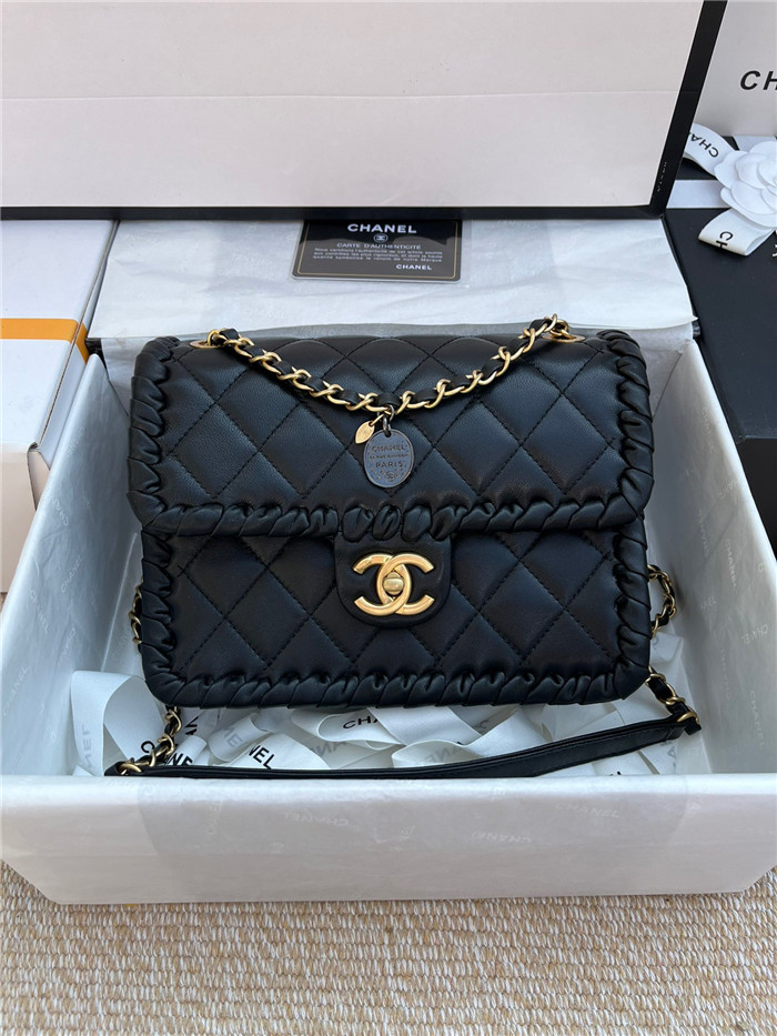 CHANEL 샤넬 플랩백 22CM AS6705