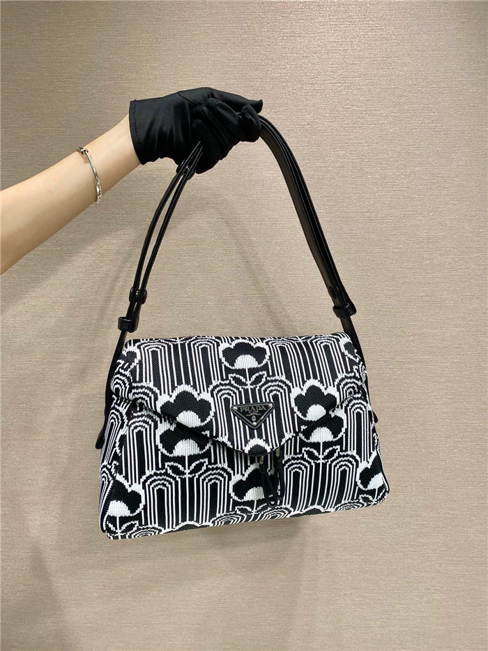 PRADA  프라다 시뇨백 1BC165