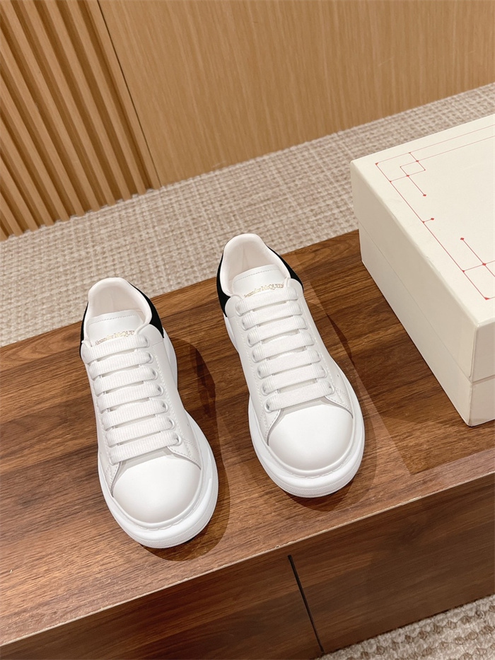 ALEXANDER MCQUEEN 알렉산더맥퀸 남여공용 스니커즈 2024/신상 블랙탭,그레이탭 2color