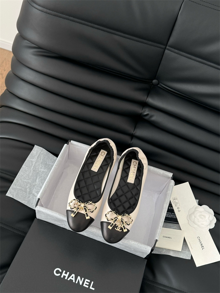 CHANEL 샤넬 여성용 단화 C44046-1 2024/신상 2COLOR